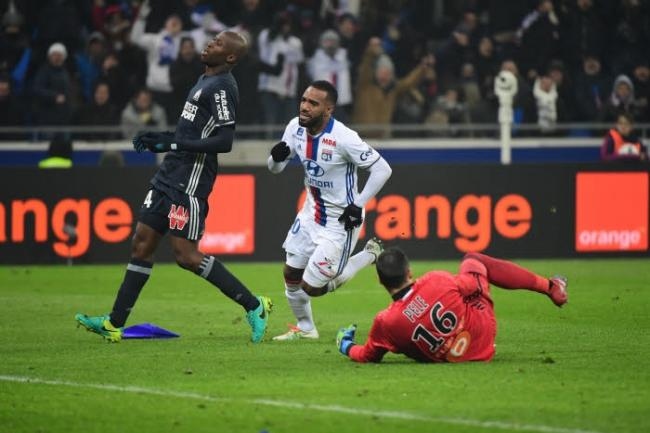 Ménès pointe les lacunes de Rolando et Doria