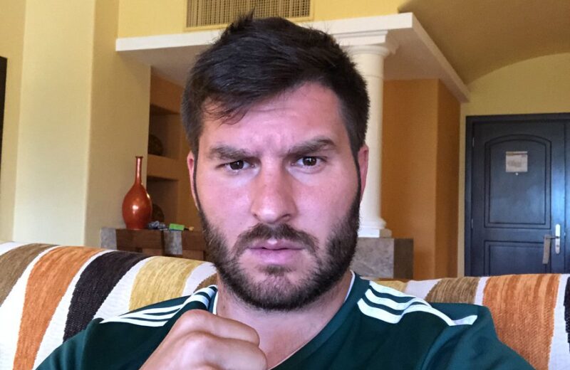 Gignac célèbre la victoire du Mexique contre l’Allemagne