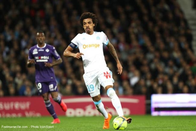 Luiz Gustavo se sent « prisonnier » en défense