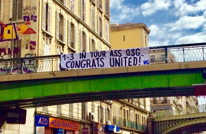 Une banderole en l&rsquo;honneur du PSG affichée dans Marseille