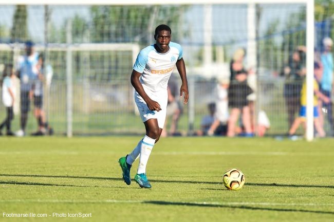 En quête de temps de jeu, Nkounkou rejoint Everton (Officiel)