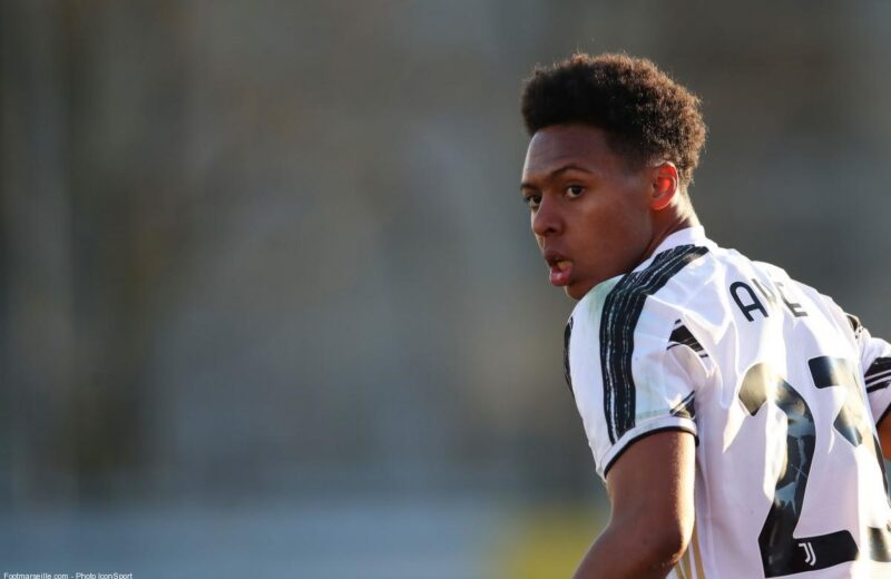 Aké quitte la Juventus