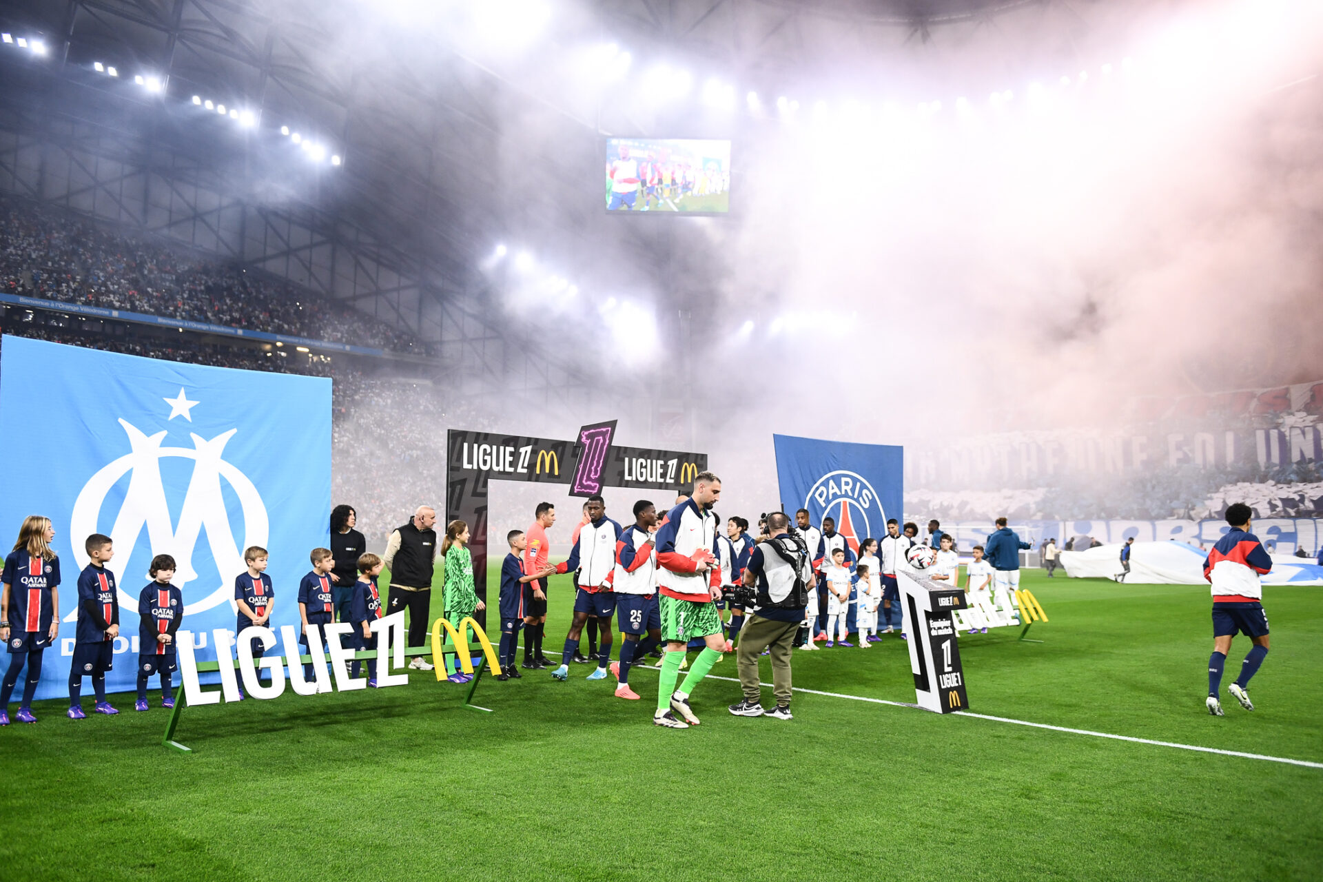 Gorgeous Reporté, Le Classique Om-psg Aura Lieu Lundi À 20 Heures Scene in 4K Gorgeous Reporté, Le Classique Om-psg Aura Lieu Lundi À 20 Heures Scene in 4K