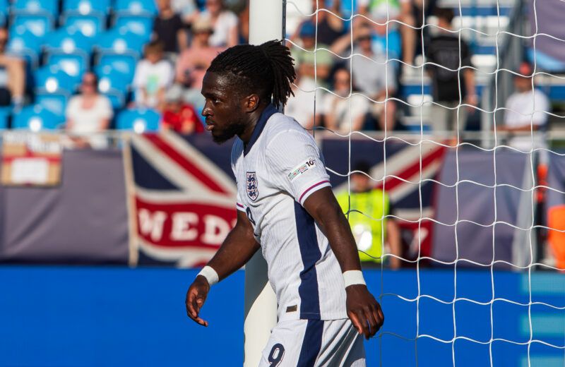 Concurrencé par Paixao, Rowe suivi à l’étranger